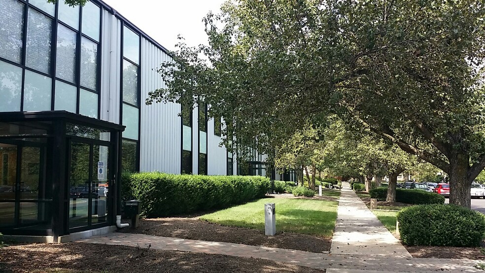 Primary Photo Of 13 Roszel Rd, Princeton Office For Lease