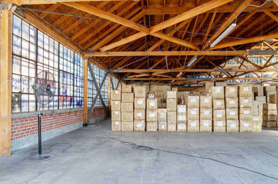More Photos Of 2900 E 11th St, Los Angeles Warehouse For Lease