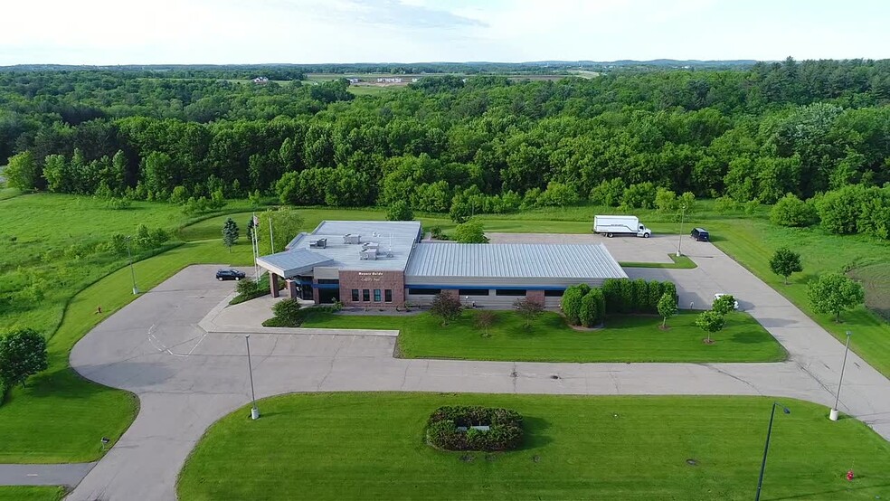 Primary Photo Of 1990 Godfrey Dr, Waupaca Medical For Lease