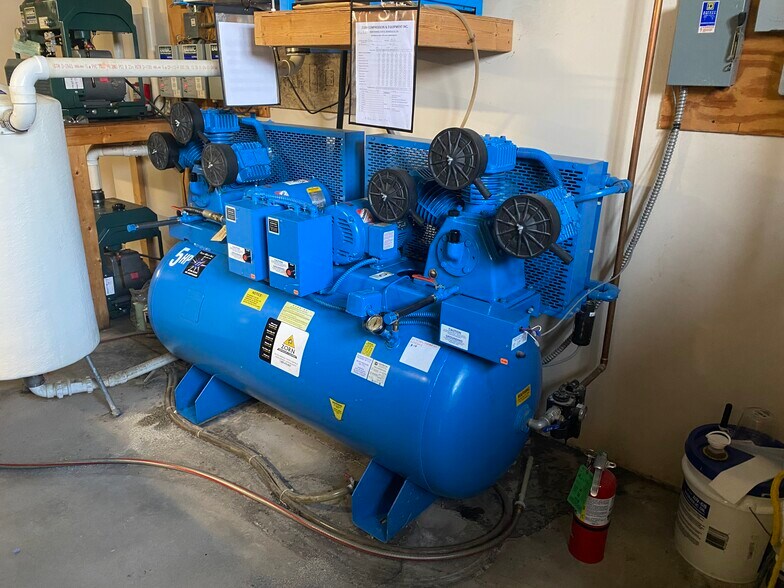 More Photos Of 1320 S Green Bay Rd, Mount Pleasant Medical For Lease