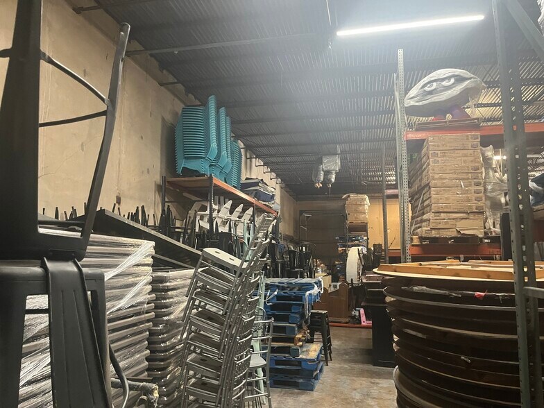 More Photos Of 3911-3929 E IH-10, San Antonio Light Manufacturing For Lease