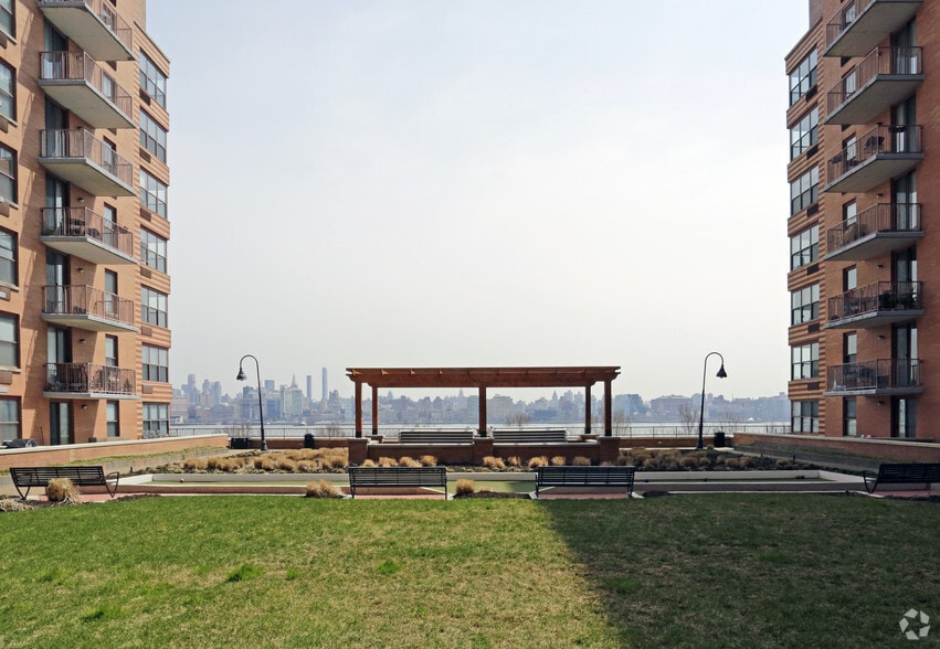 More Photos Of 333 River St, Hoboken Apartments For Lease