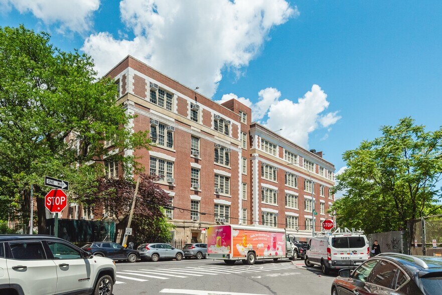 More Photos Of , Long Island City General Retail For Sale