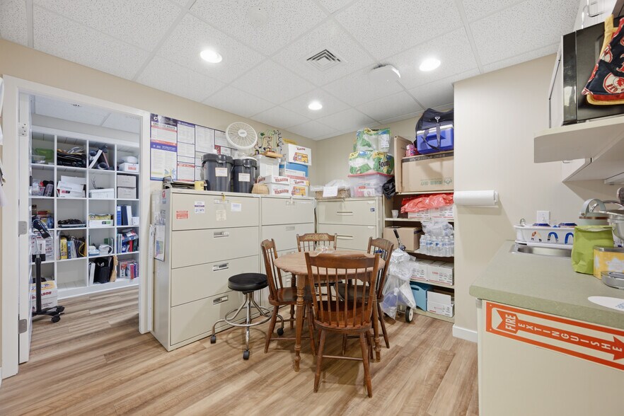 More Photos Of 35 Saybrook Rd, Essex Medical For Sale