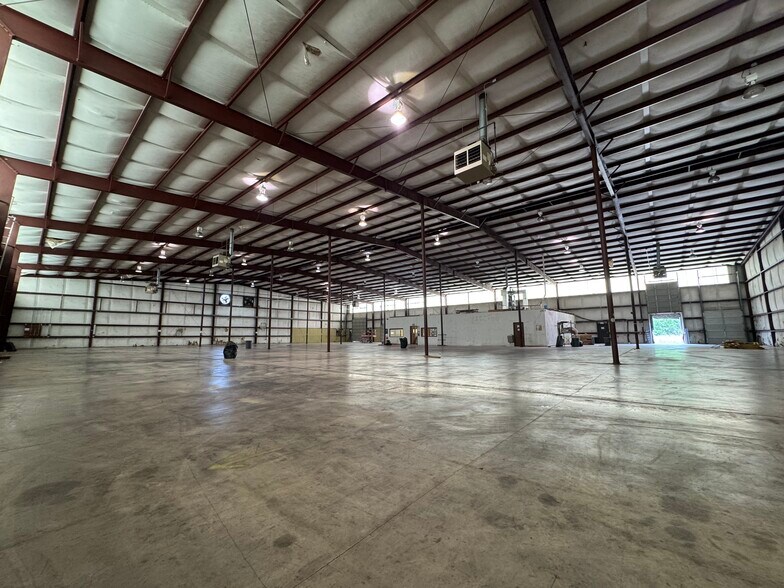 More Photos Of 160 Industrial Dr, Jackson Distribution For Lease