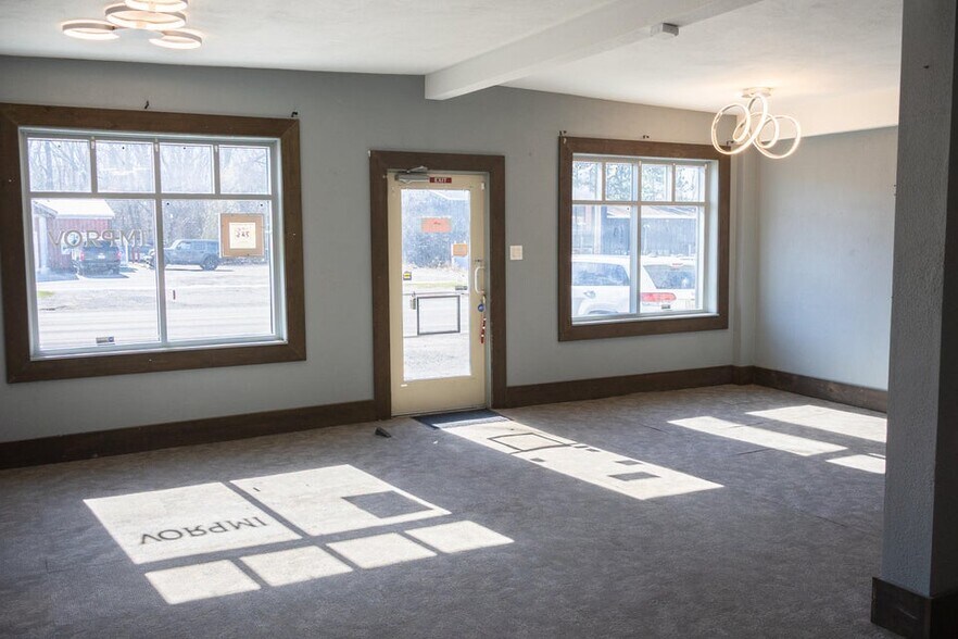 More Photos Of 427 S Whittaker St, New Buffalo Storefront For Sale