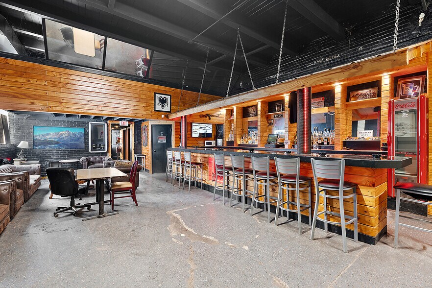 More Photos Of 16387–16395 Harper ave @ Harper Ave and Whittier Ave, Detroit Bar For Sale