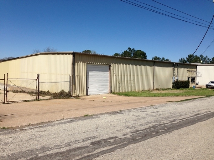 Primary Photo Of 125 S Virginia Ave, Tyler Warehouse For Lease