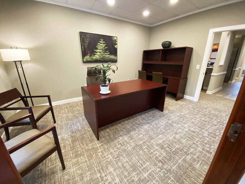 More Photos Of 590 W Crossville Rd, Roswell Coworking Space