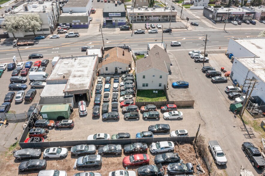 More Photos Of 5651-5661 Merrick Rd, Massapequa Auto Repair For Sale