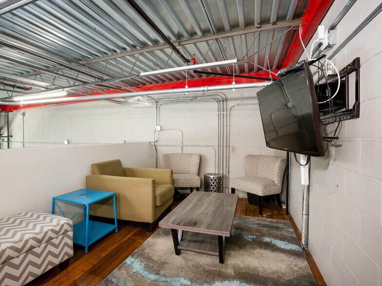 More Photos Of 134 Lomita St, El Segundo Office For Sale
