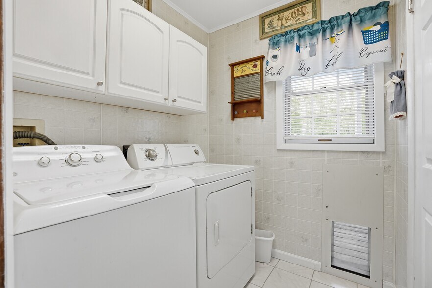 More Photos Of 120 Milford Hill Ln, Milford Flex For Sale