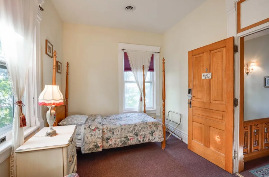 More Photos Of 211 Wisconsin Ave, Wisconsin Dells Hotel For Sale