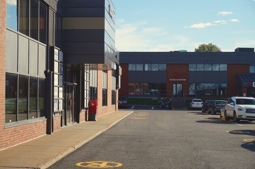 More Photos Of 2323 Boul du Versant-Nord, Québec Office For Lease