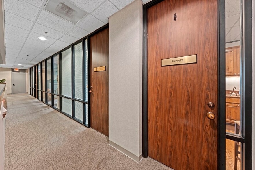 More Photos Of 222 Sidney Baker St S, Kerrville Office For Sale