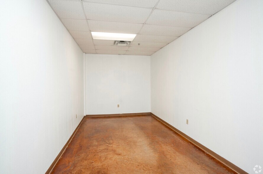 More Photos Of 8915 San Dario Ave, Laredo Truck Stop For Lease