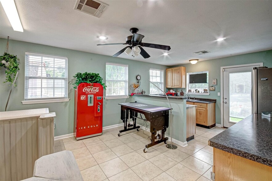 More Photos Of 103 Roundabout Ln, Huntsville Specialty For Sale