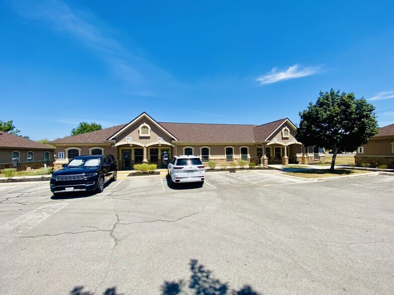 More Photos Of 1619 E Common St, New Braunfels Office For Sale