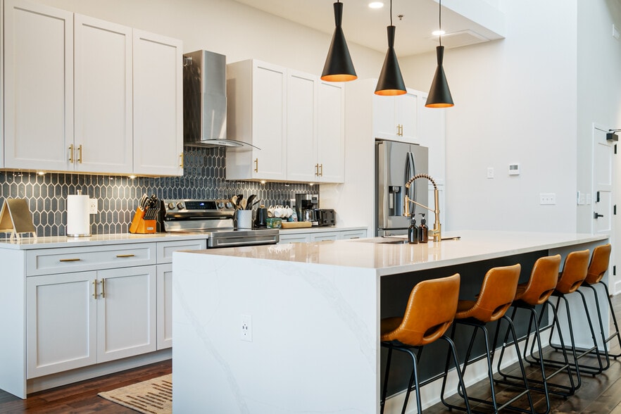 More Photos Of 122 College St, Asheville Storefront Retail Residential For Sale