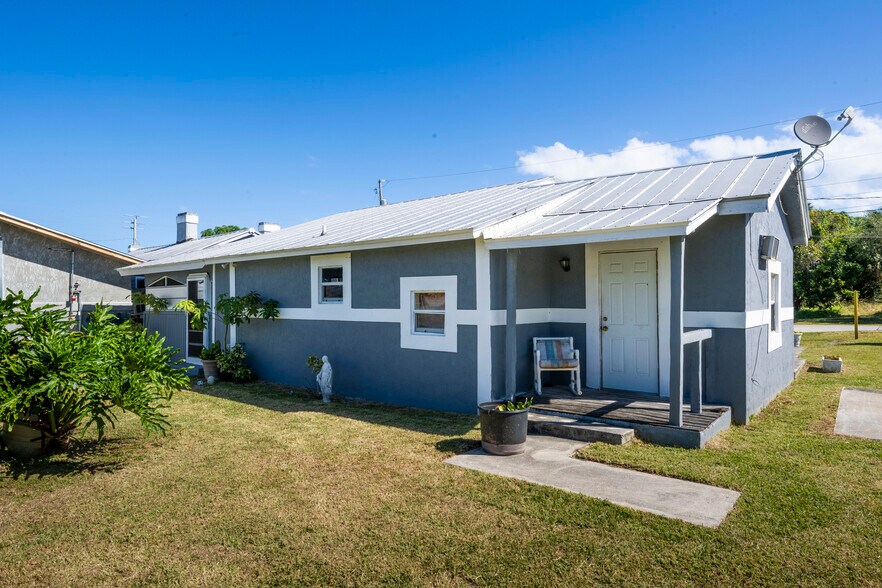 More Photos Of 433 Se Lake St, Stuart Apartments For Sale