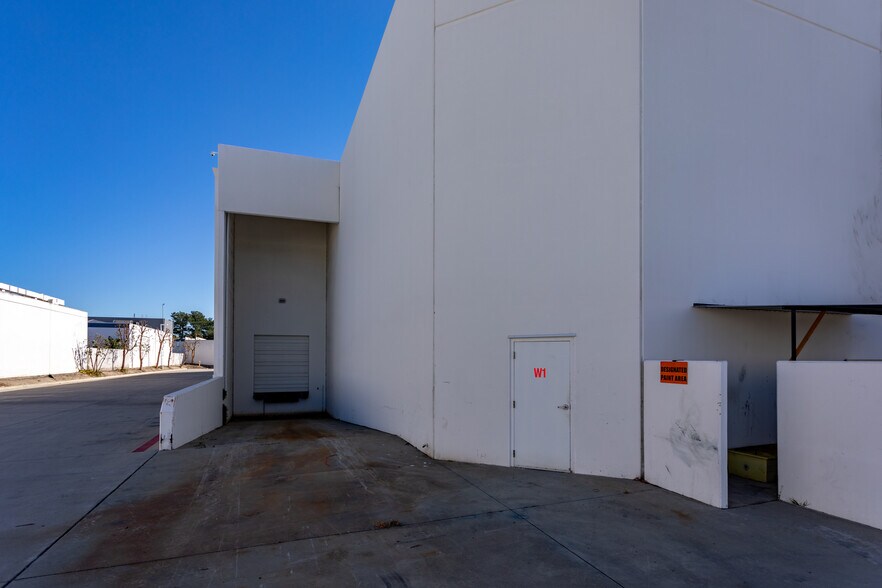 More Photos Of 10730 Bell Ct, Rancho Cucamonga Warehouse For Lease