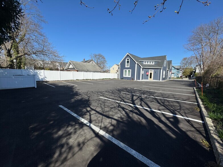 More Photos Of 38 Church St, Patchogue Loft Creative Space For Lease