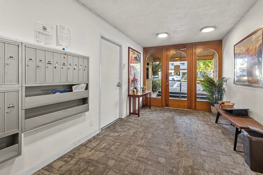 More Photos Of 121 41st St, Oakland Apartments For Sale