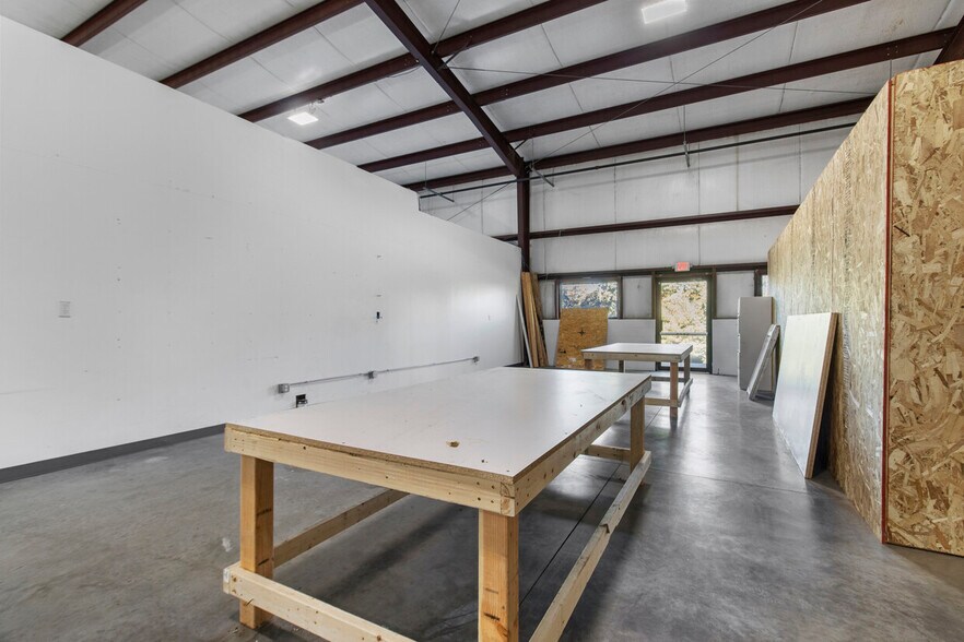 More Photos Of 13 Parkway Dr, Plainfield Warehouse For Lease