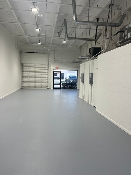 More Photos Of 3500 NW Boca Raton Blvd, Boca Raton Warehouse For Lease