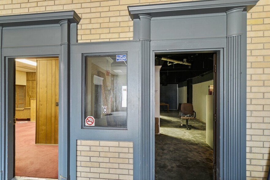 More Photos Of 327-345 E Bay St, Jacksonville Storefront Retail Office For Lease