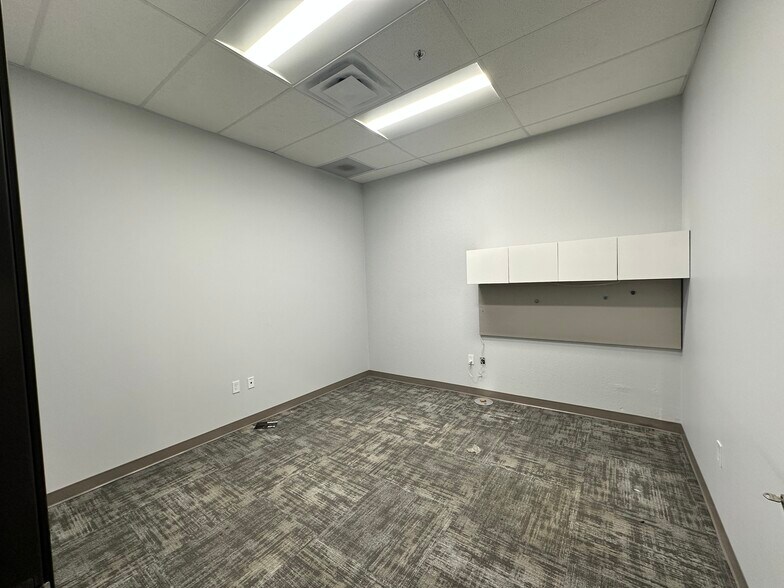 More Photos Of 1001 NE Loop 820, Fort Worth Distribution For Lease