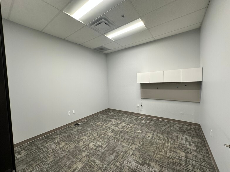 More Photos Of 1001 NE Loop 820, Fort Worth Distribution For Lease