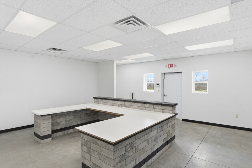 More Photos Of 10090 SW River Valley Rd, Augusta Warehouse For Lease