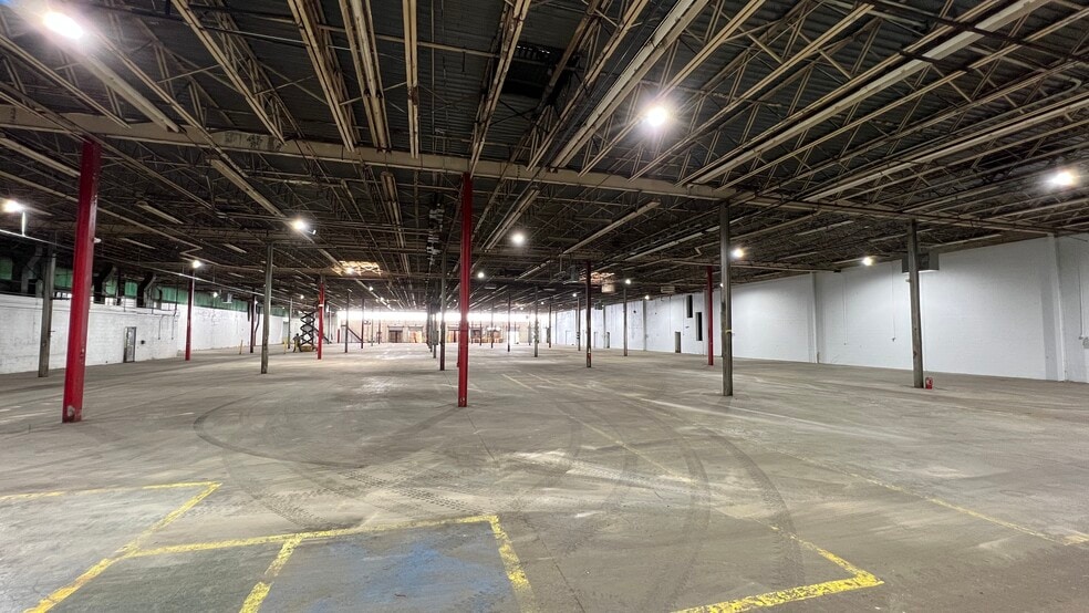 More Photos Of 2112 S Green St, Tupelo Warehouse For Lease