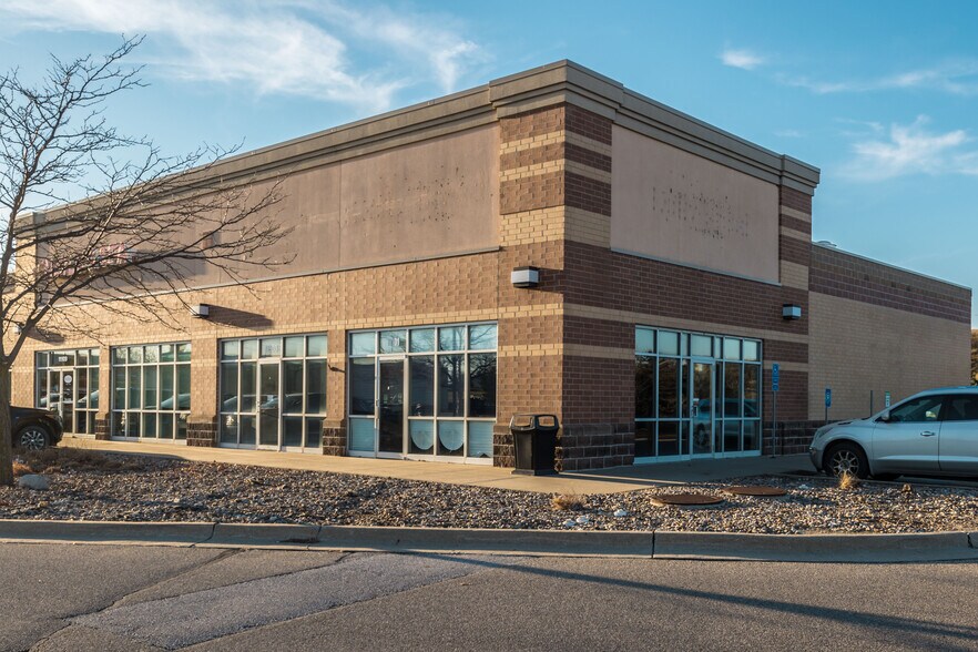 More Photos Of 11101-11148 Plum Dr, Urbandale Unknown For Lease