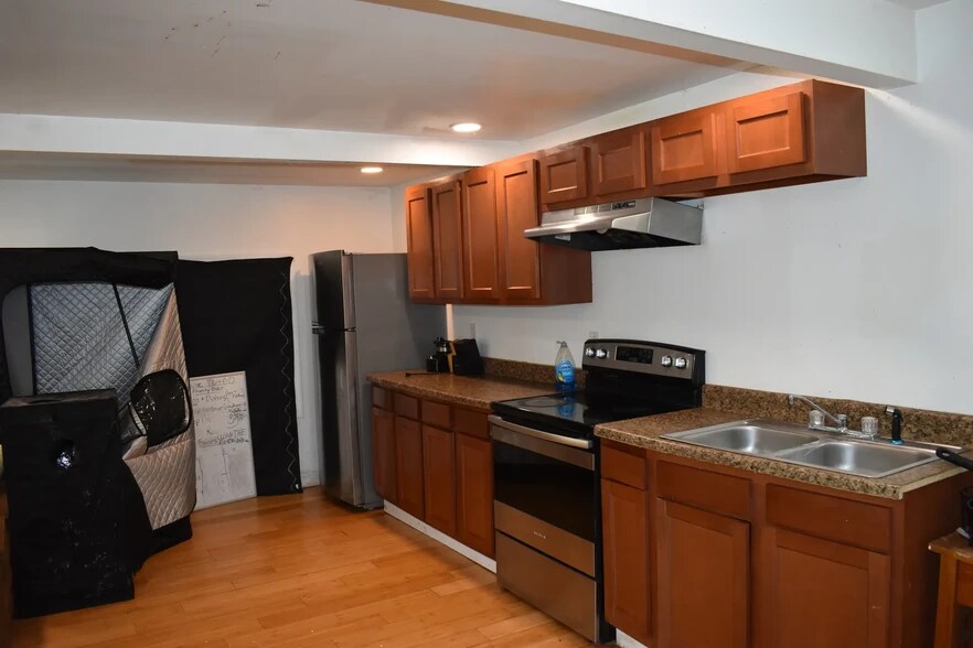 More Photos Of 16 Lisle Ave, Binghamton Sorority Fraternity House For Sale