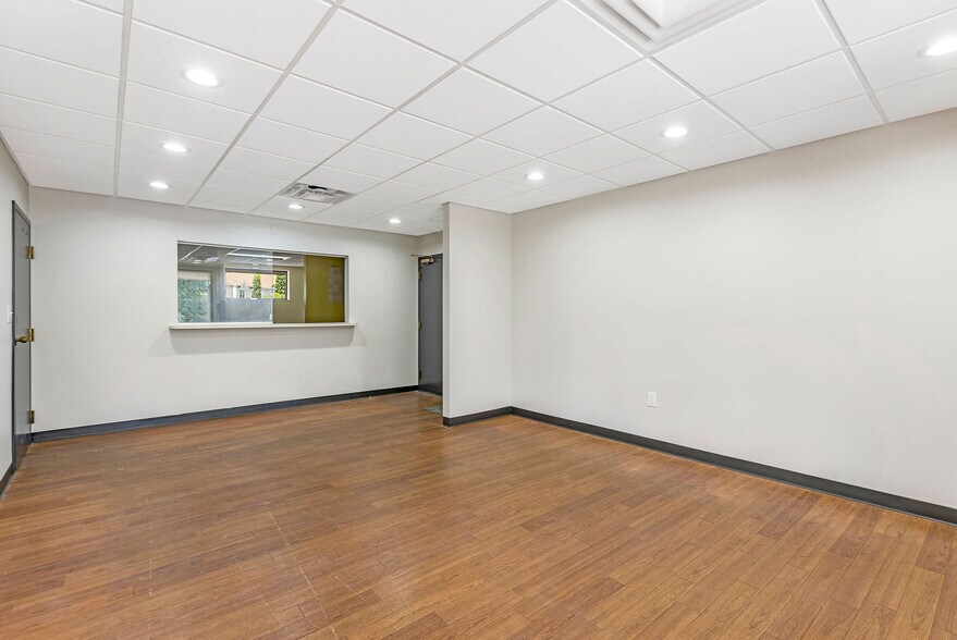 More Photos Of 9030 Montgomery Rd, Cincinnati Medical For Lease