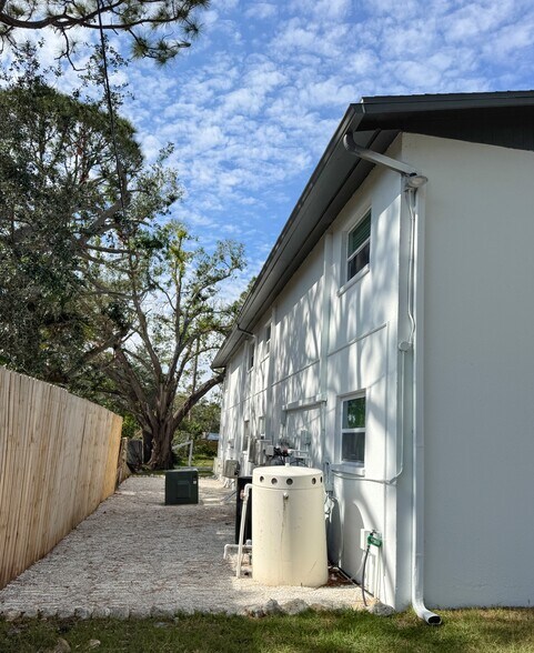 More Photos Of 2739 Grand Cayman St, Sarasota Apartments For Sale