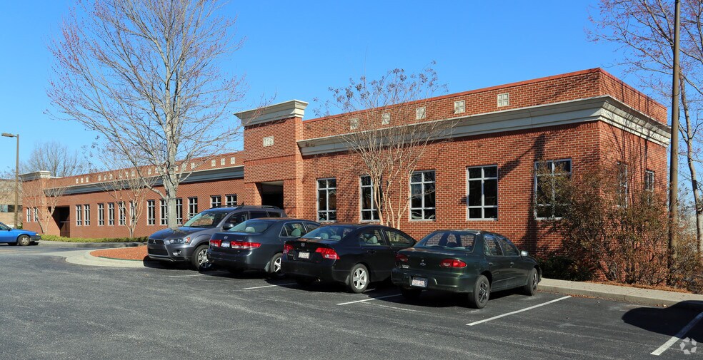 More Photos Of 725 Highland Oaks Dr, Winston-Salem Medical For Lease