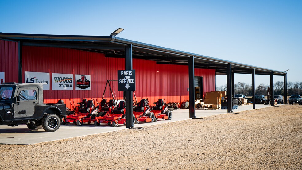 More Photos Of 1885 17th NE st, Paris General Retail For Sale