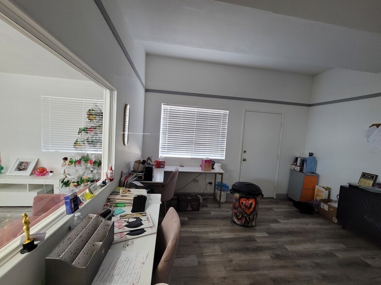 More Photos Of 1221 Cushman Ave, San Diego Service For Lease