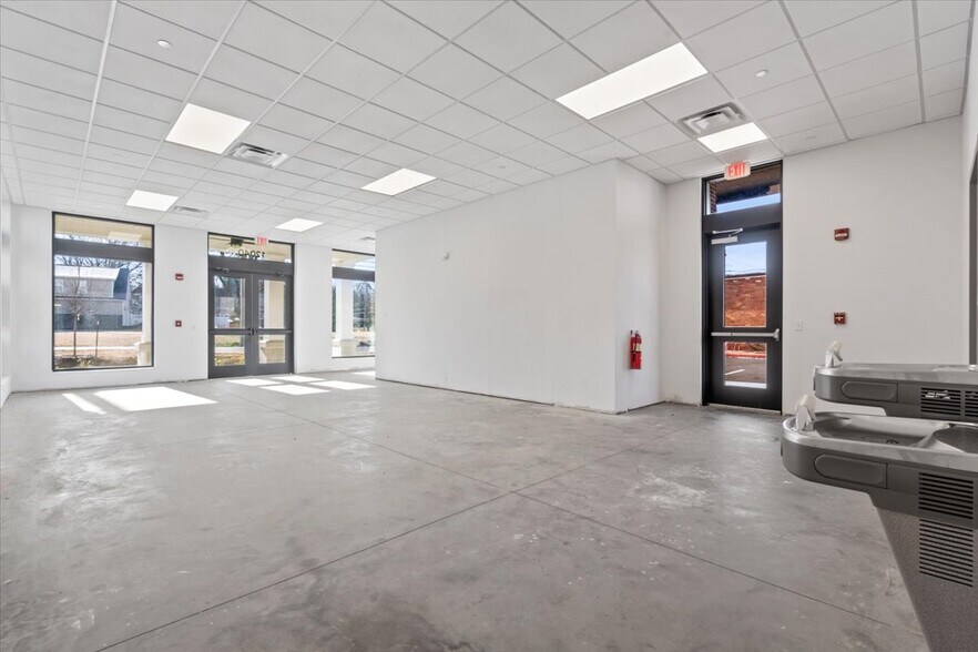 More Photos Of 12040 Forrest St, Arlington Office Residential For Lease