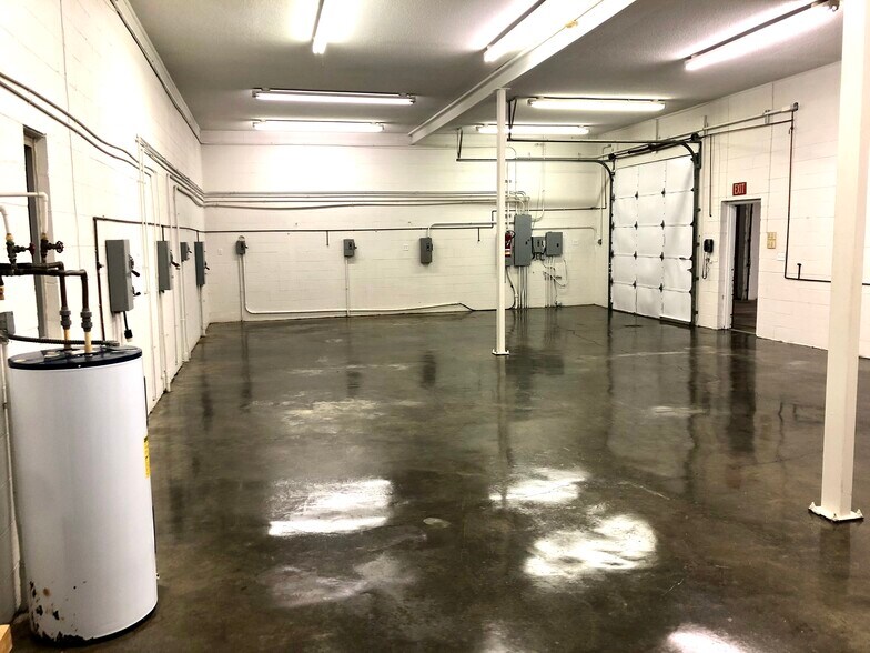 More Photos Of 1222 Hardin Rd, Dallas Manufacturing For Lease