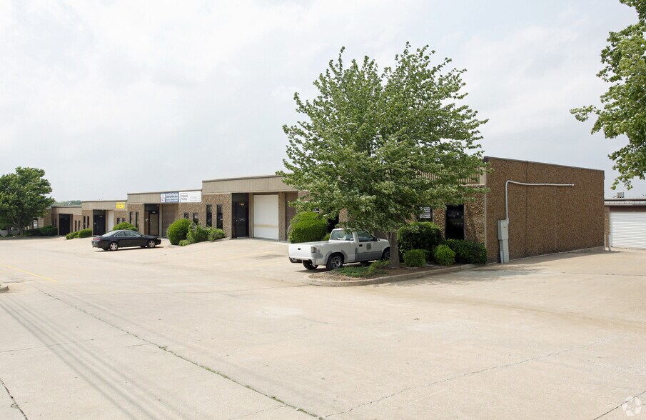 More Photos Of 2403 N Aspen Ave, Broken Arrow Unknown For Lease