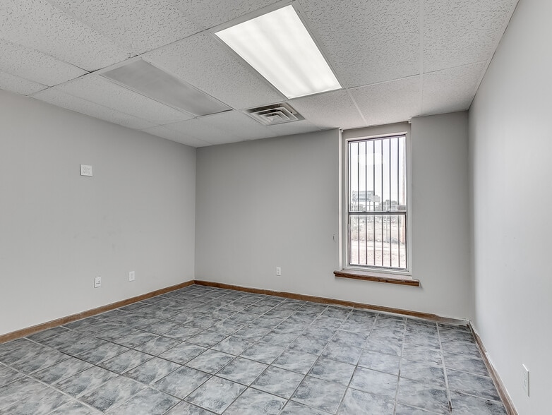 More Photos Of 901 N Virginia Ave, Oklahoma City Manufacturing For Sale