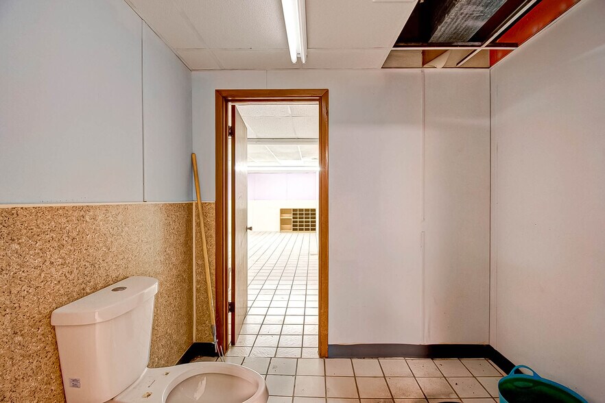 More Photos Of 3019 Dickinson Ave, Dickinson Freestanding For Sale