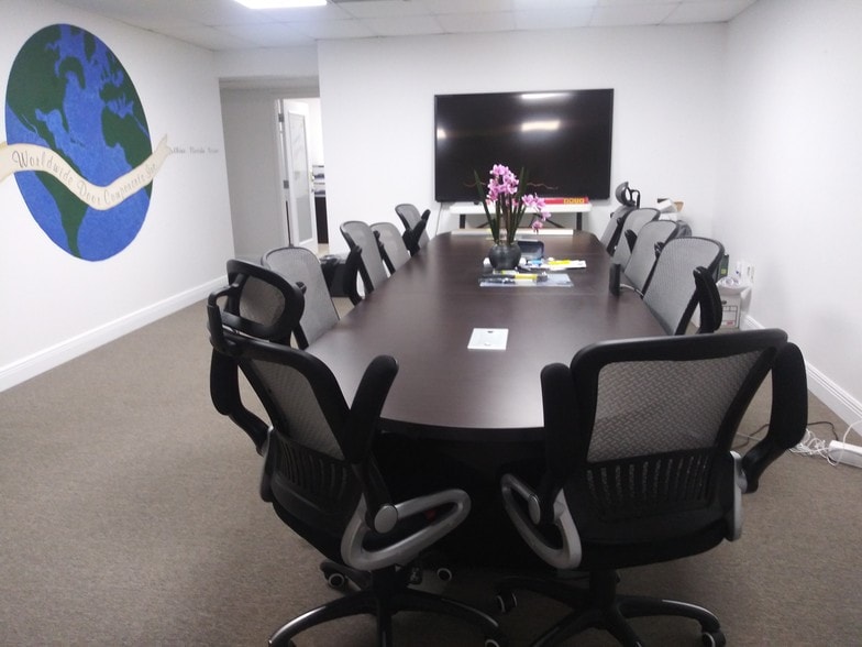 More Photos Of 5017 N Coolidge Dr, Tampa Warehouse For Sale