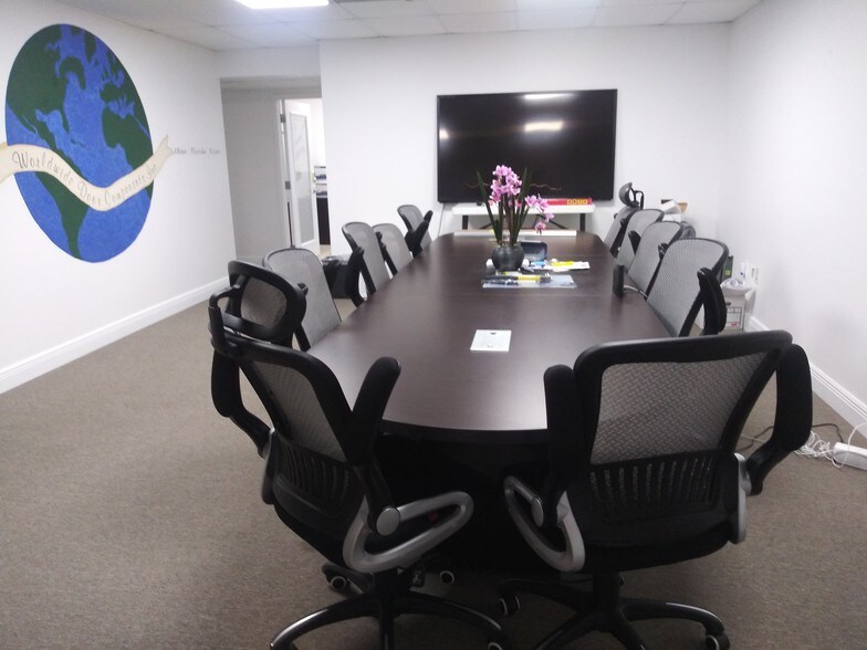 More Photos Of 5017 N Coolidge Dr, Tampa Warehouse For Lease