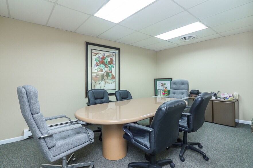 More Photos Of 152 Burlington Ave, Clarendon Hills Storefront Retail Office For Sale