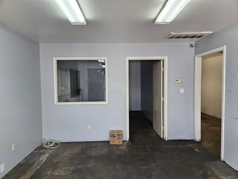 More Photos Of 2084 Lapham Dr, Modesto Warehouse For Sale